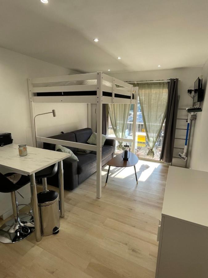 Studio Climatise Piscine Et Proche Plage Sanary-sur-Mer Dış mekan fotoğraf
