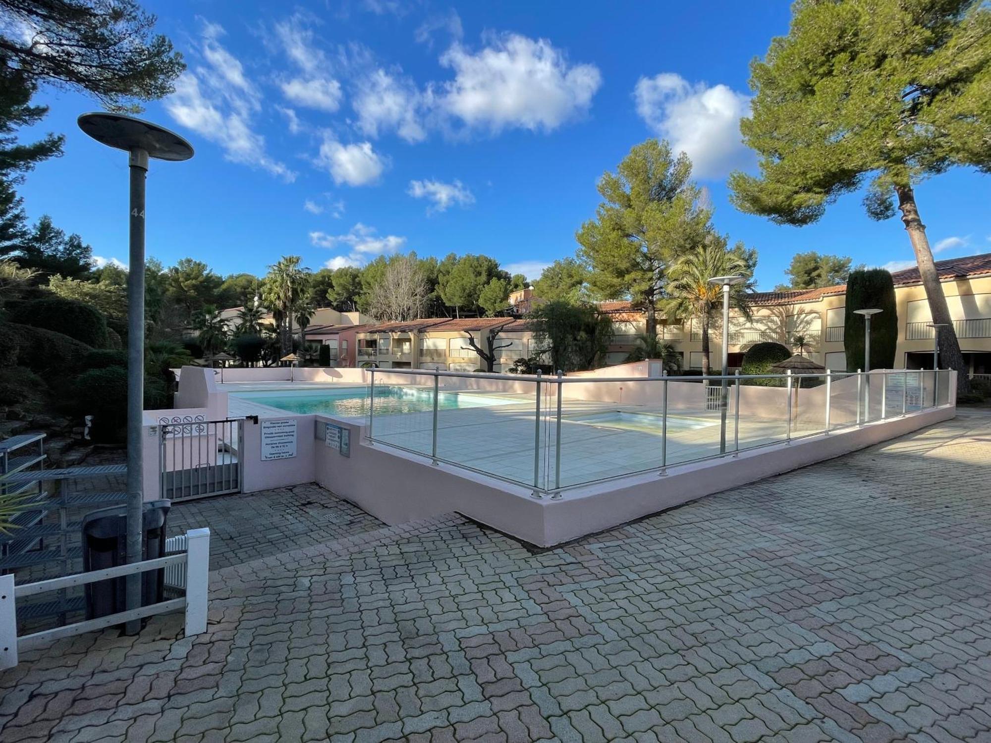 Studio Climatise Piscine Et Proche Plage Sanary-sur-Mer Dış mekan fotoğraf